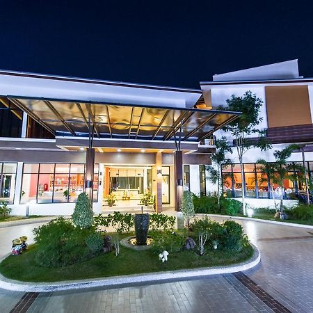 Mamaison Hotel Бурирам Экстерьер фото
