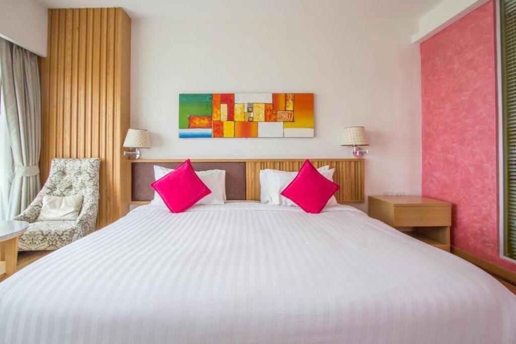 Mamaison Hotel Бурирам Экстерьер фото