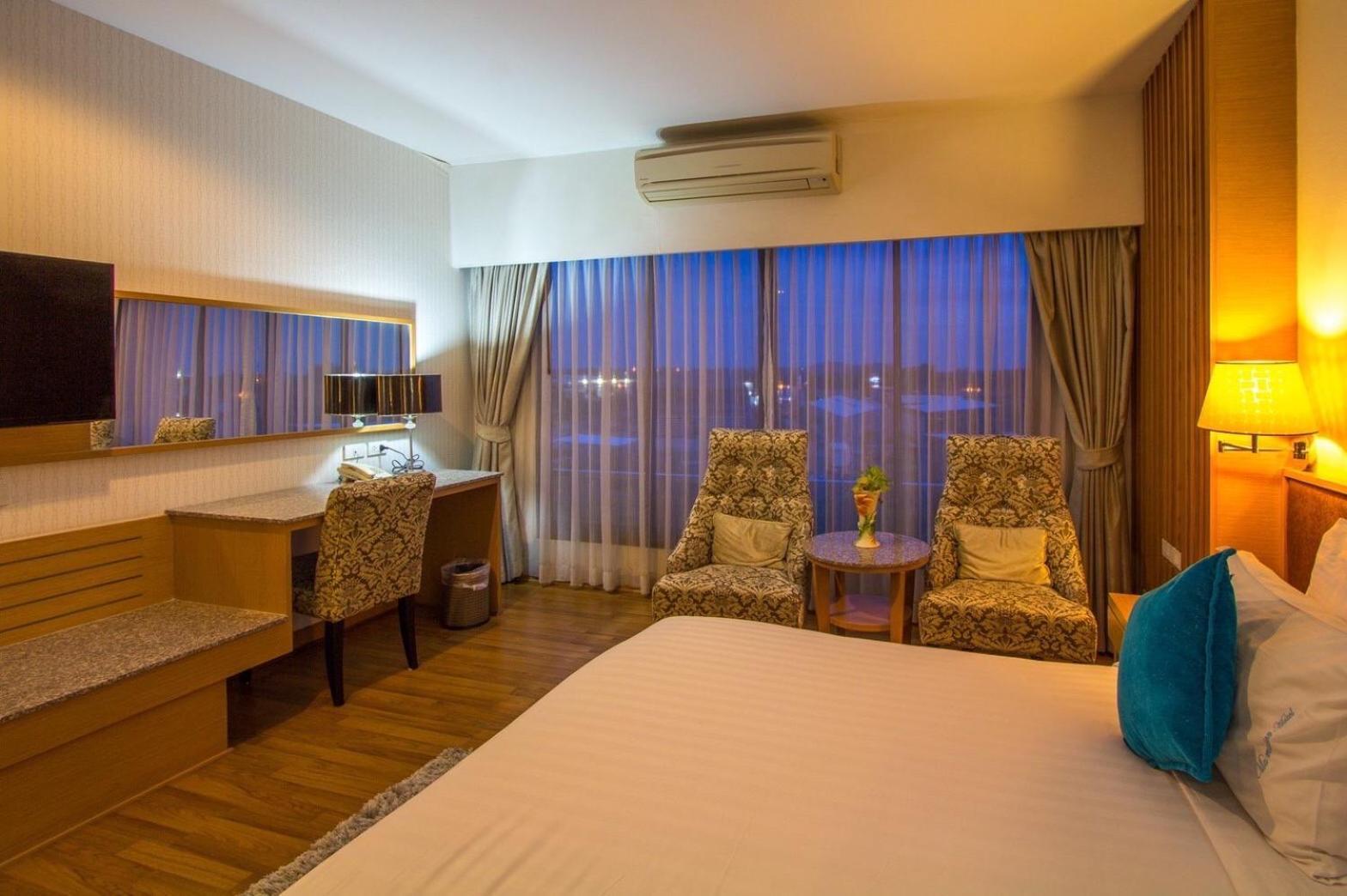 Mamaison Hotel Бурирам Экстерьер фото
