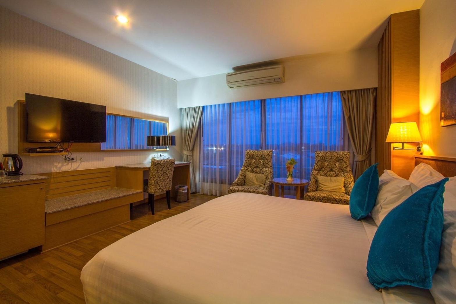 Mamaison Hotel Бурирам Экстерьер фото