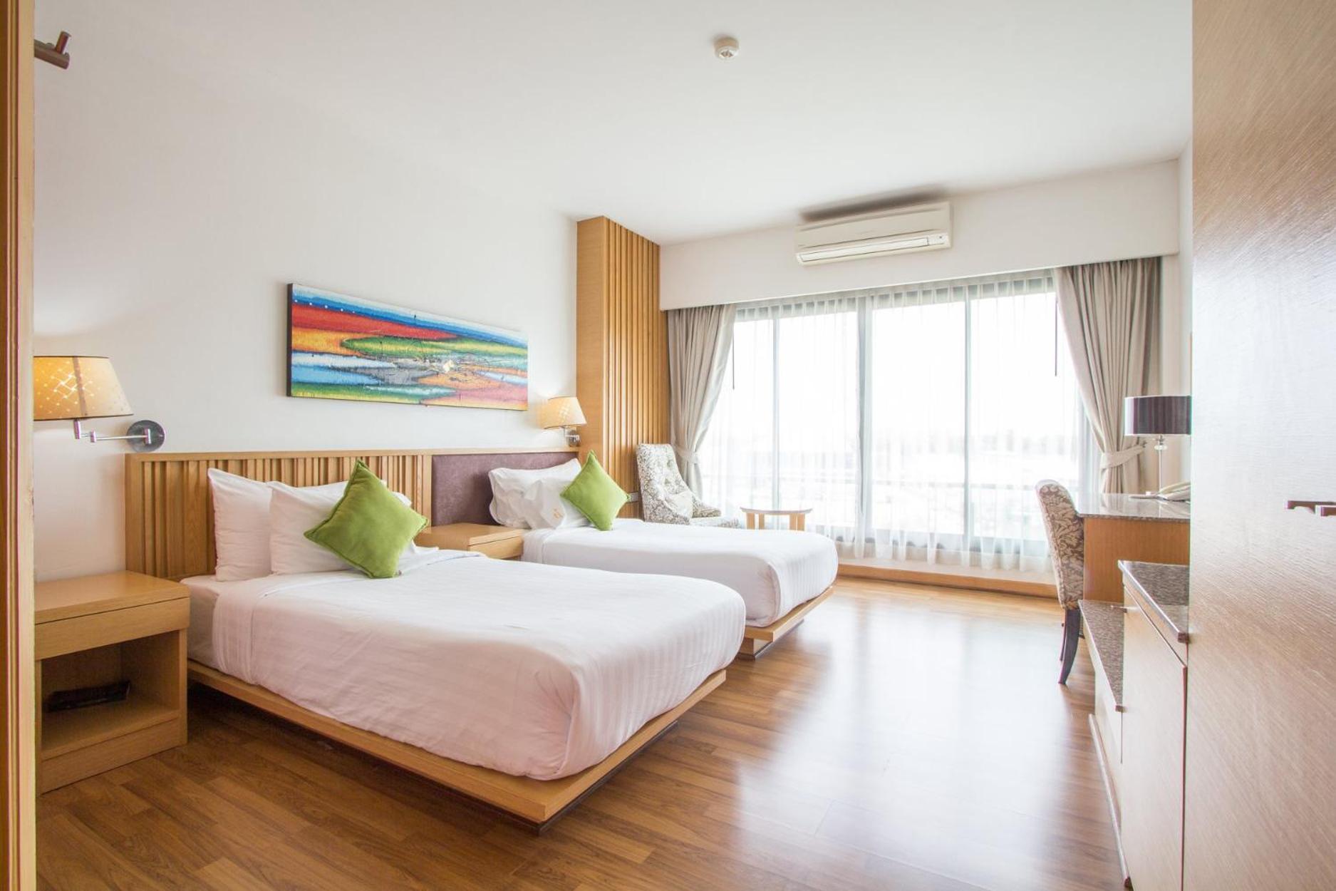 Mamaison Hotel Бурирам Экстерьер фото