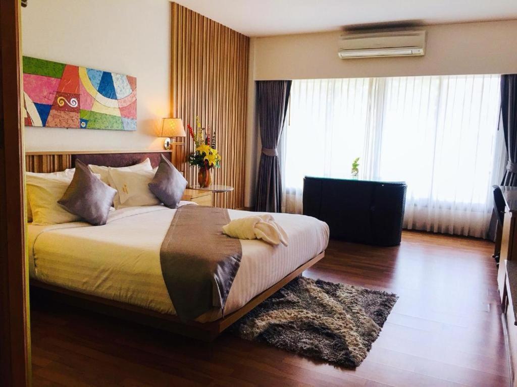 Mamaison Hotel Бурирам Экстерьер фото