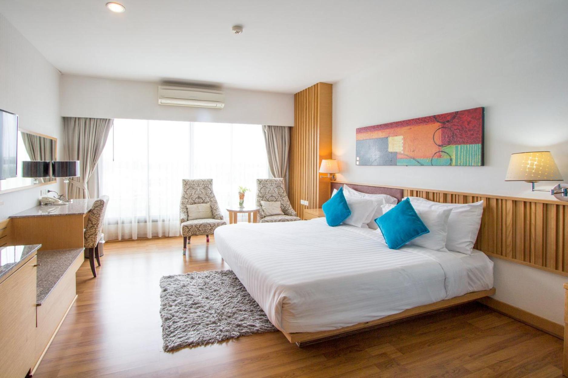 Mamaison Hotel Бурирам Экстерьер фото