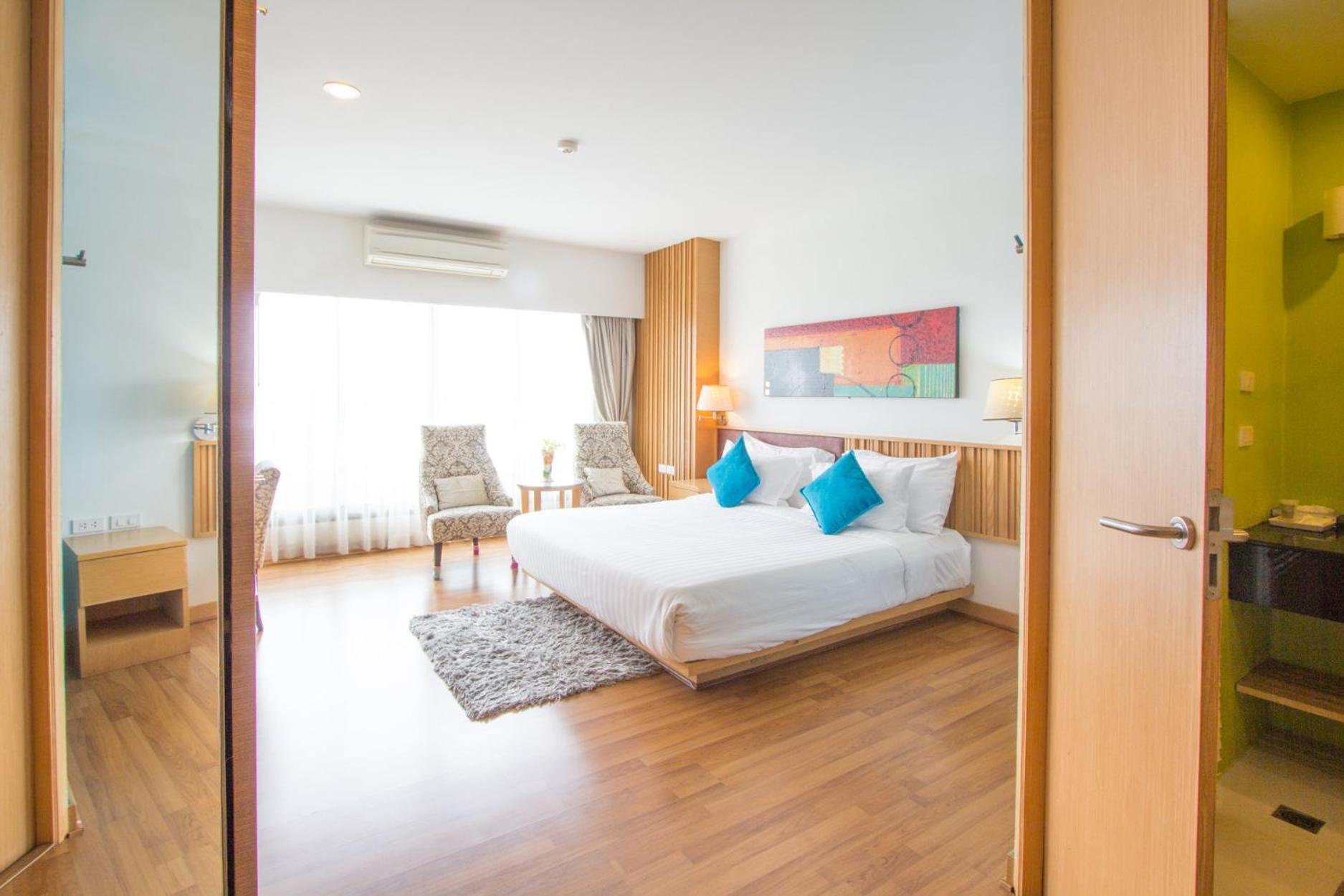 Mamaison Hotel Бурирам Экстерьер фото