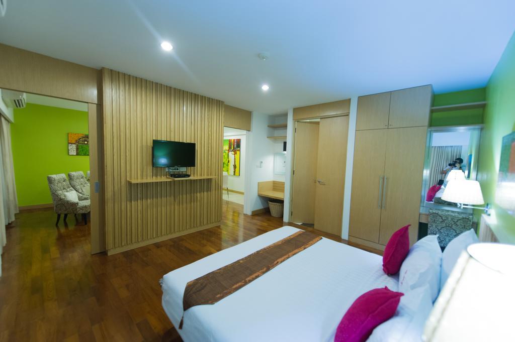 Mamaison Hotel Бурирам Экстерьер фото