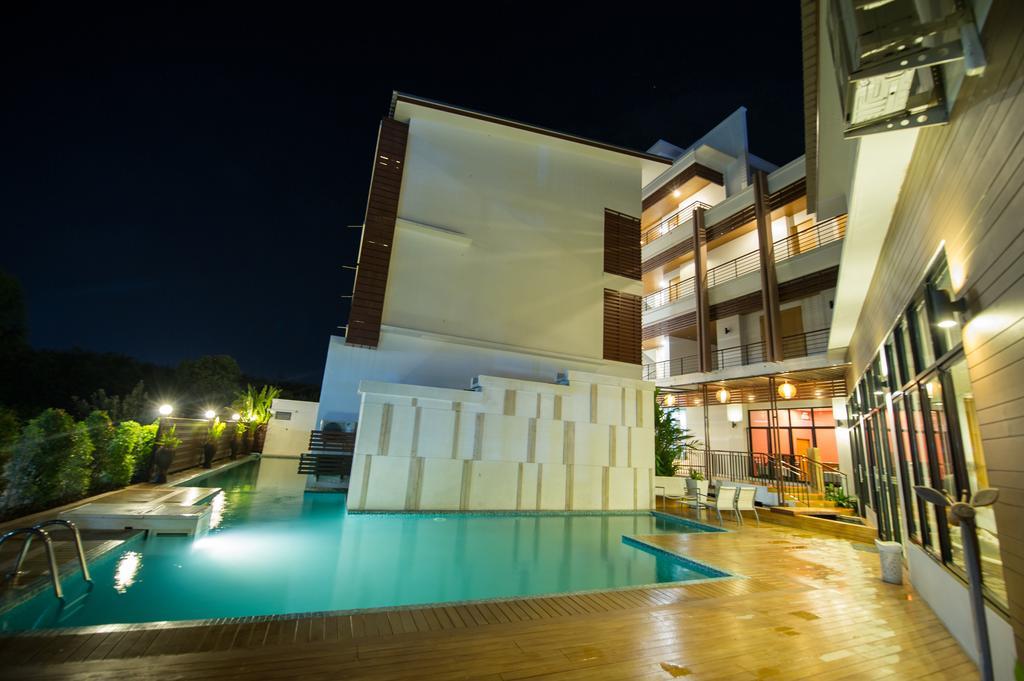 Mamaison Hotel Бурирам Экстерьер фото