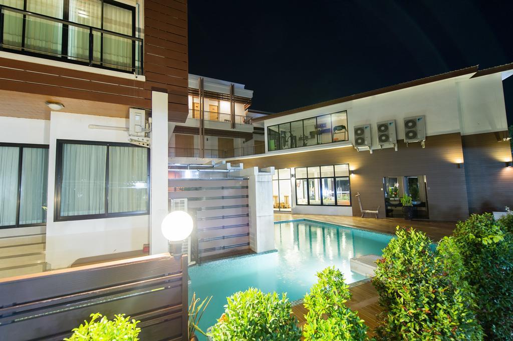 Mamaison Hotel Бурирам Экстерьер фото