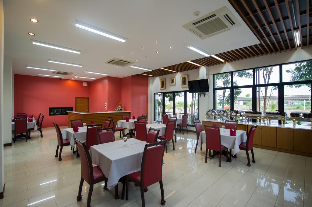 Mamaison Hotel Бурирам Экстерьер фото