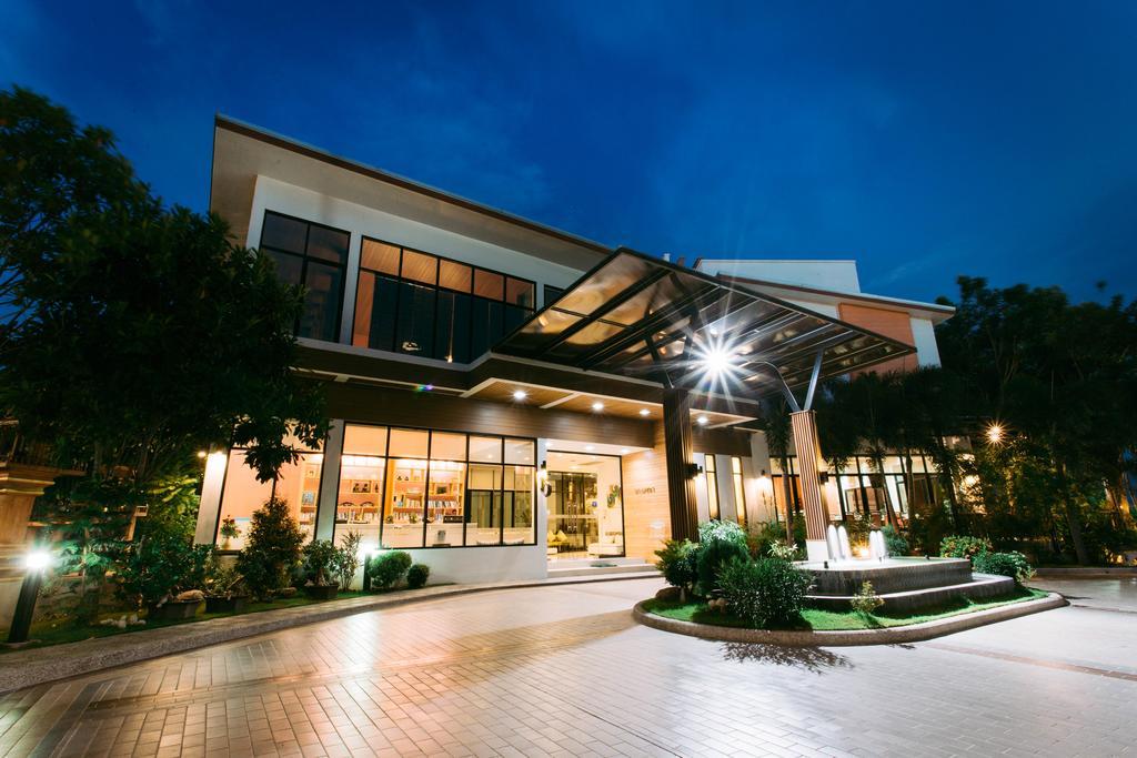 Mamaison Hotel Бурирам Экстерьер фото