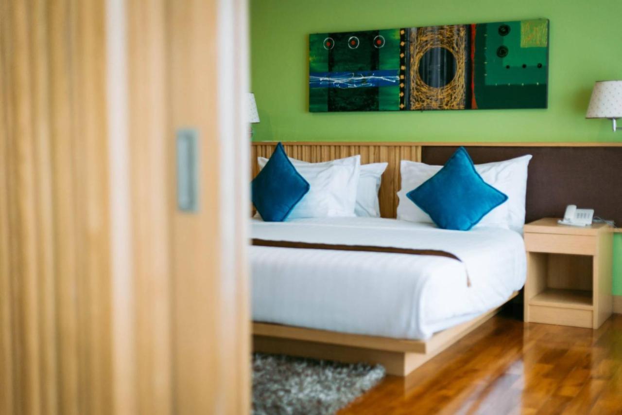 Mamaison Hotel Бурирам Экстерьер фото