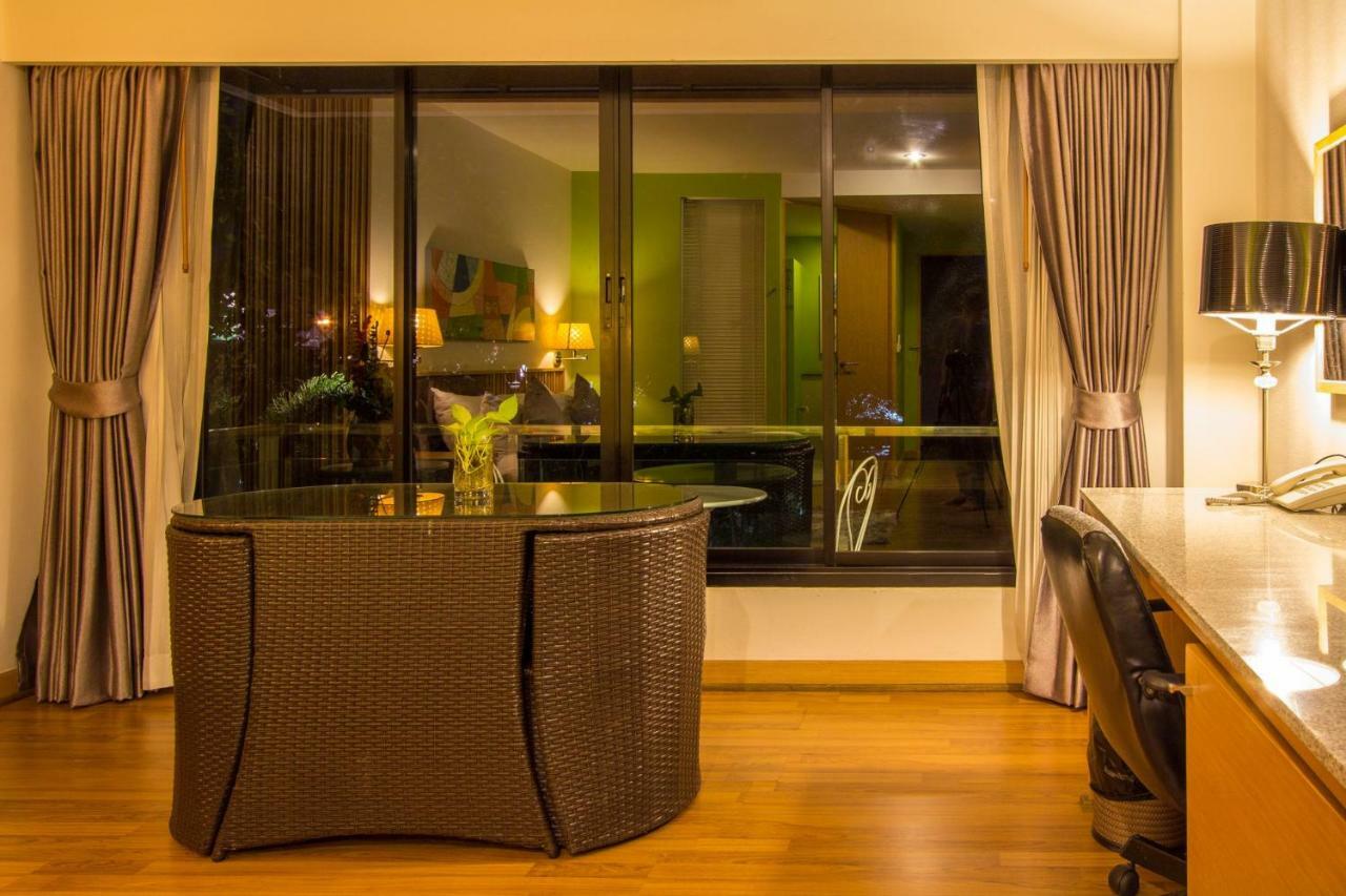 Mamaison Hotel Бурирам Экстерьер фото